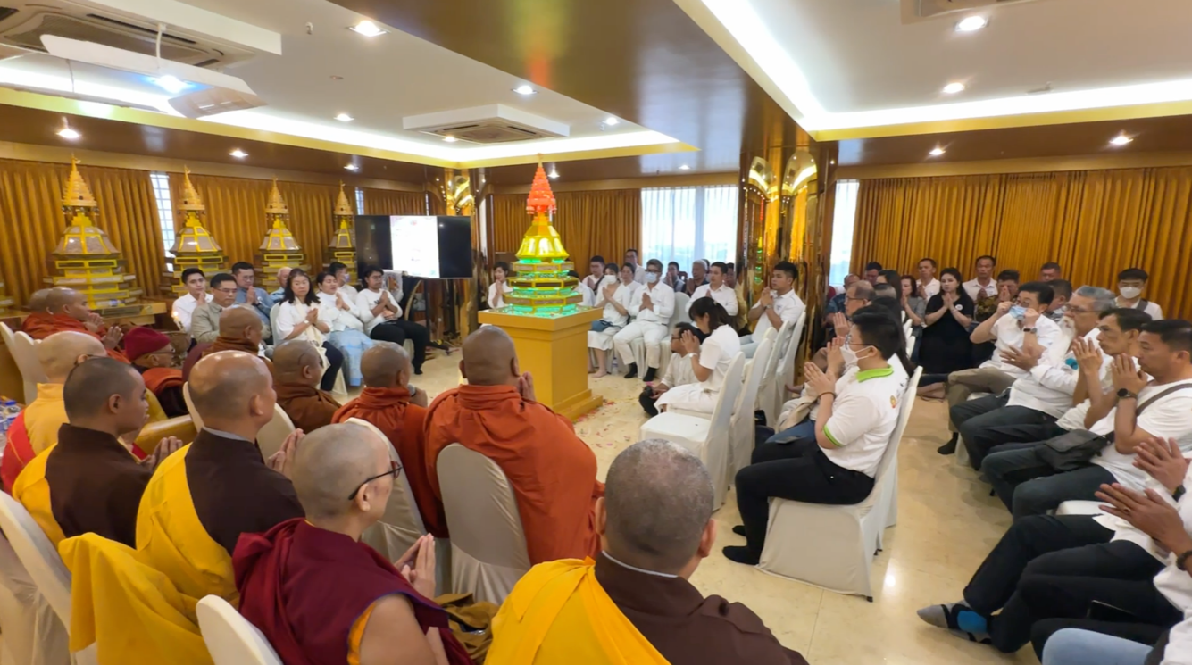 A group of people sitting in chairs in a room
Description automatically generated